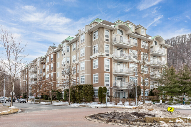 Building Photo - Harbors