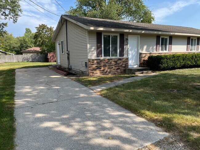Building Photo - 239 Franklin St