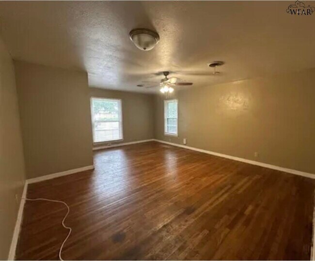 Building Photo - 2612 Fairway Dr