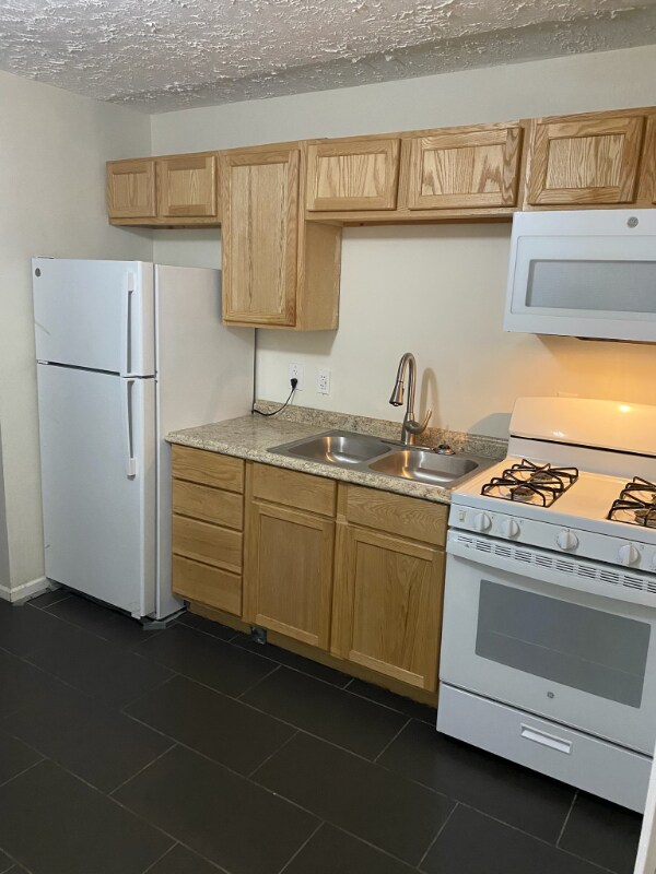 Foto del edificio - 116 Clinton Springs Ave