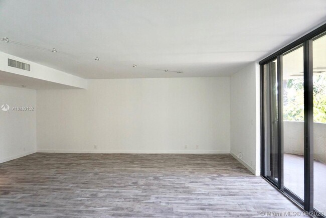 Building Photo - 181 Crandon Blvd