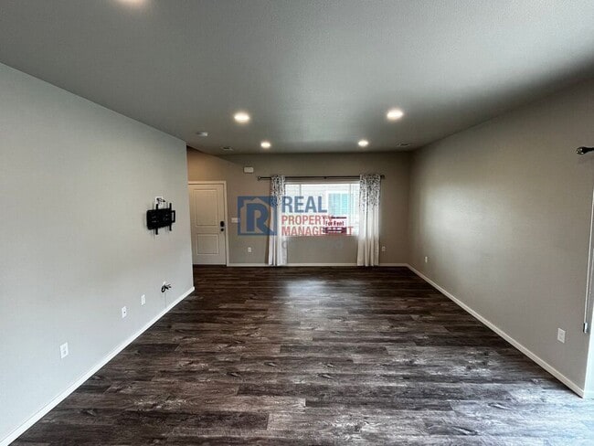Building Photo - 3674 Ronald Reagan Ave