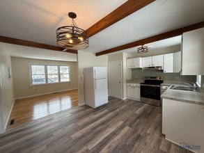 Building Photo - 4332 E Lake Rd