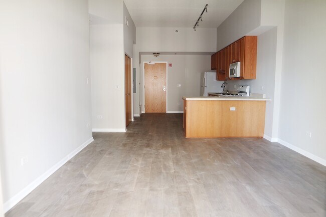 Building Photo - 1250 S Indiana Ave