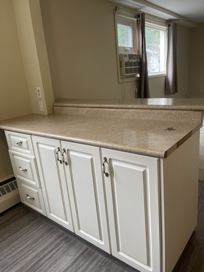 Photo du bâtiment - 3104-3104 Victoria Ave