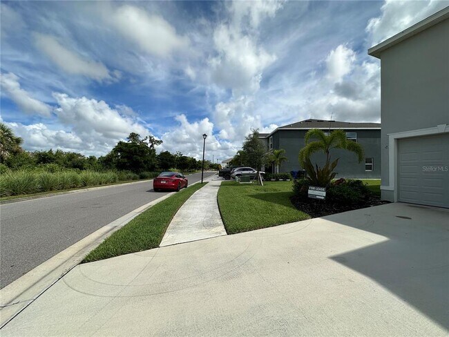 Foto del edificio - 8813 Milestone Dr