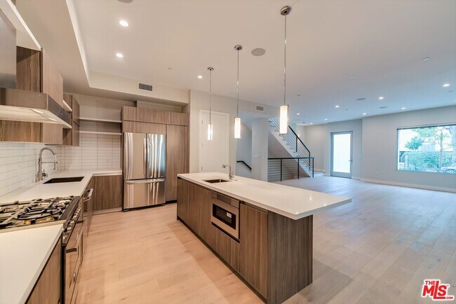 Foto del edificio - 723 Huntley Dr