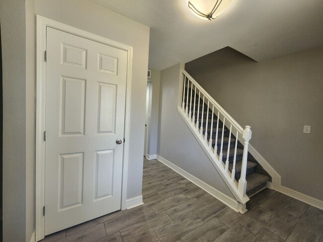 Building Photo - 2755 Evangeline Dr