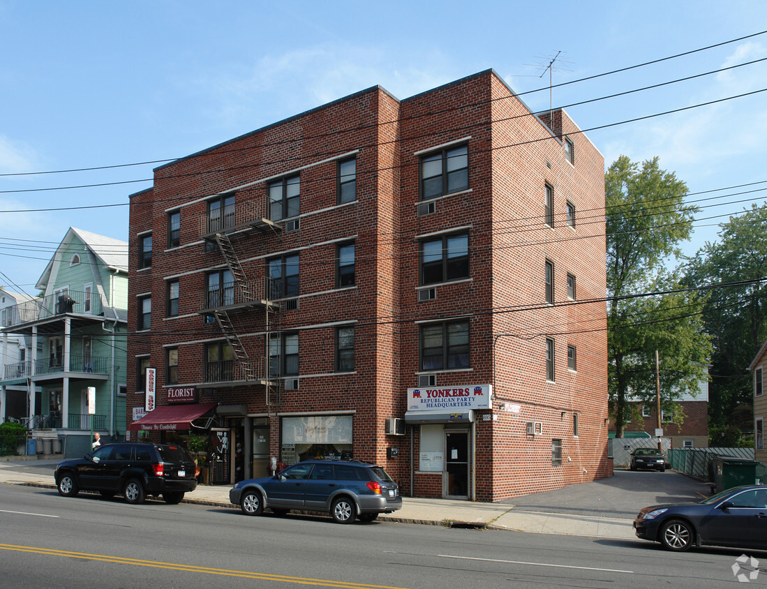 Building Photo - 691-695 Yonkers Ave