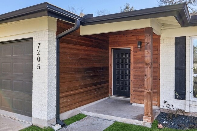 Building Photo - 7205 Twisted Oaks Dr