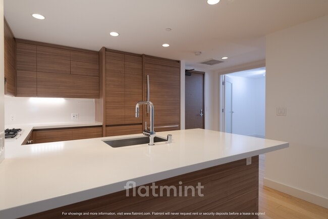 Building Photo - 583 Battery St