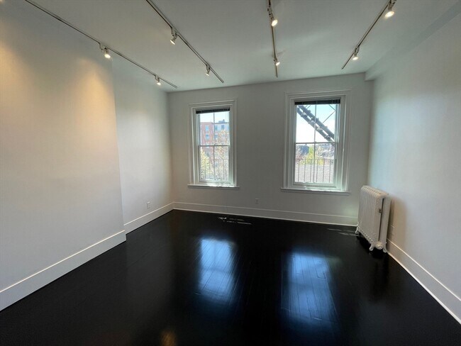 Foto del edificio - 254 W Newton St