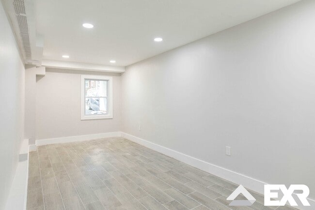 Building Photo - 91 E 38th St
