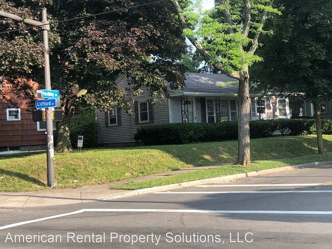 Building Photo - 234 Pershing Dr