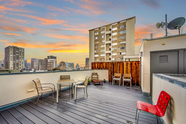 Foto del edificio - 1020 Pine St