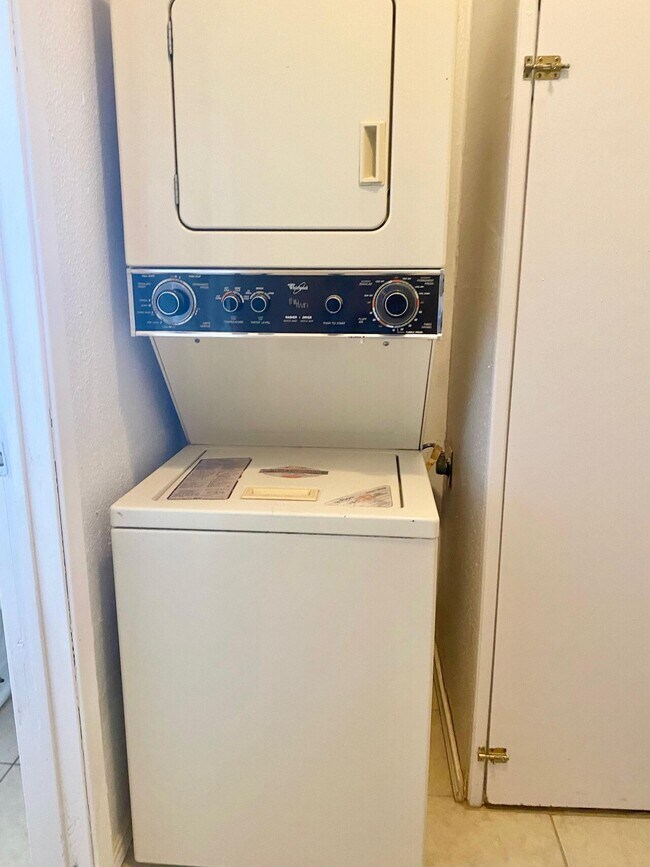 Building Photo - 203 Moss Lake Rd HMST B