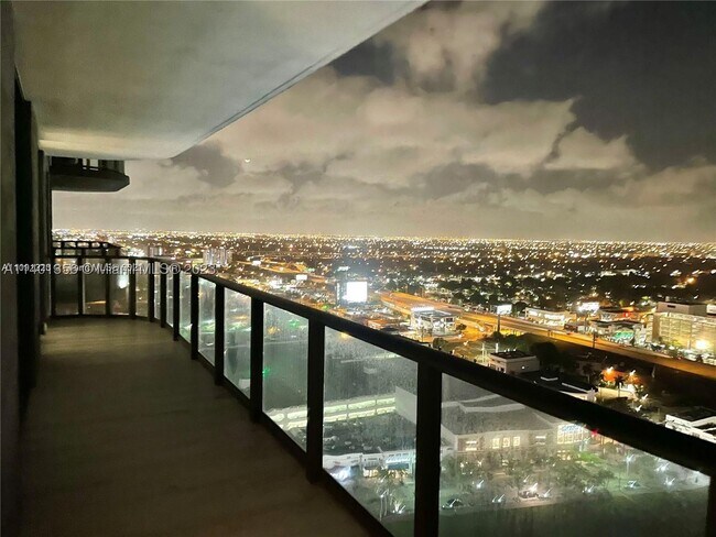 Foto del edificio - 121 NE 34th St