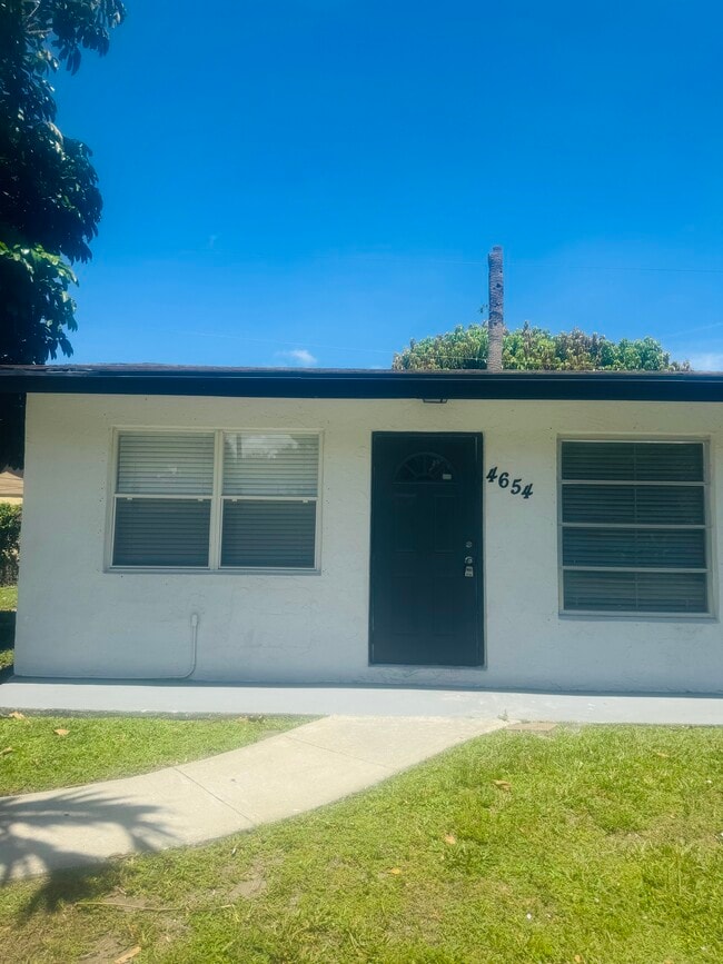 Building Photo - 4654 Schall Rd