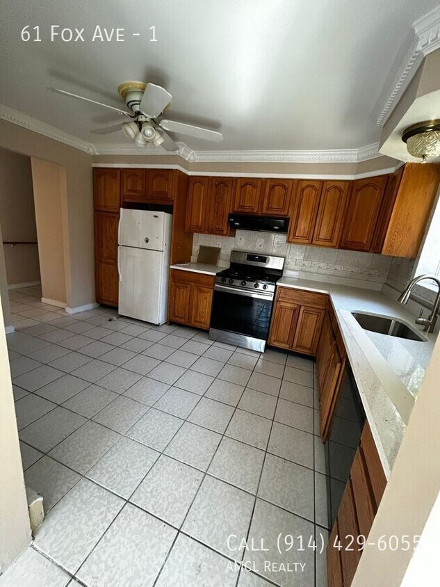 Primary Photo - 61 Fox Ave