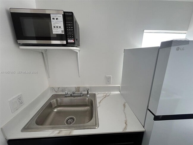 Foto del edificio - 11942 N Branch Rd