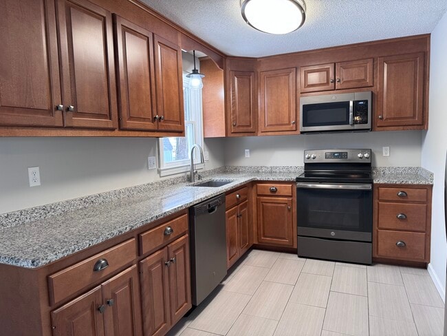 Foto del edificio - 435 Elmwood Dr