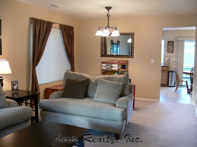 Foto del edificio - Immaculate just update  in the 4BR The Meadows