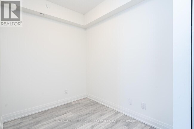 Photo du bâtiment - 3600 Hwy 7 W