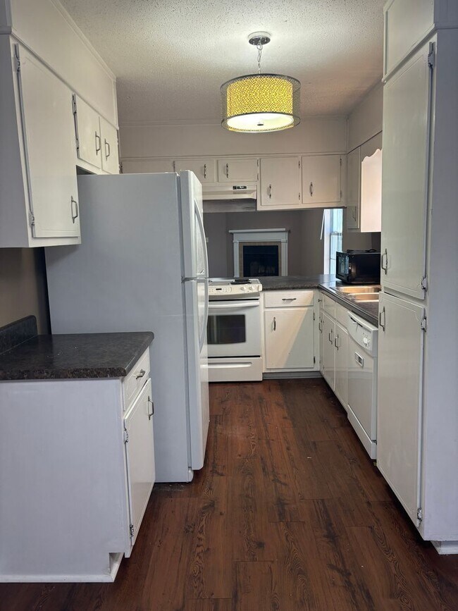 Foto del edificio - Downstairs condo at Lake Chateau!