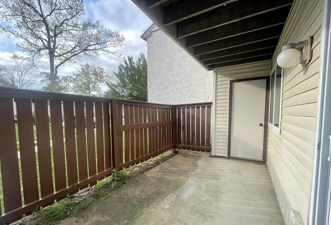 Foto del edificio - 2142 Rhododendron Ct