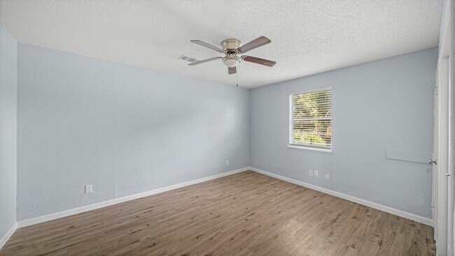 Foto del edificio - 12033 18th St