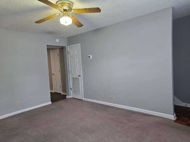 Foto del edificio - 113 Hickory Trace Rd