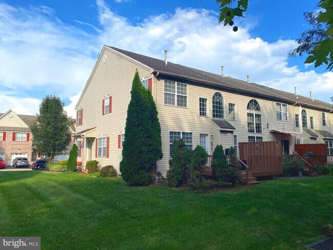 Foto del edificio - 234 Larkspur Ln