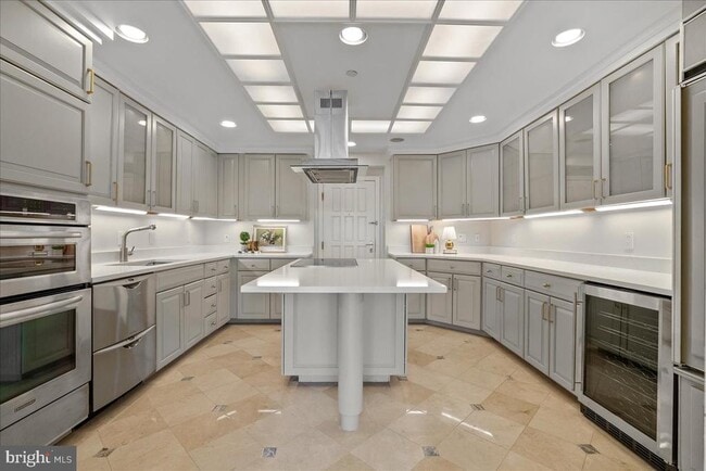 Building Photo - 1530 Key Blvd