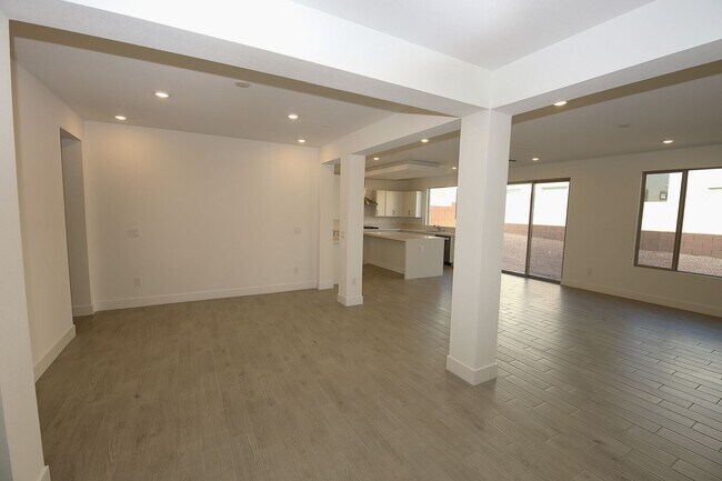 Foto del edificio - SW - BRAND NEW HOUSE - HUGE 4 BED/3 BATH/3...