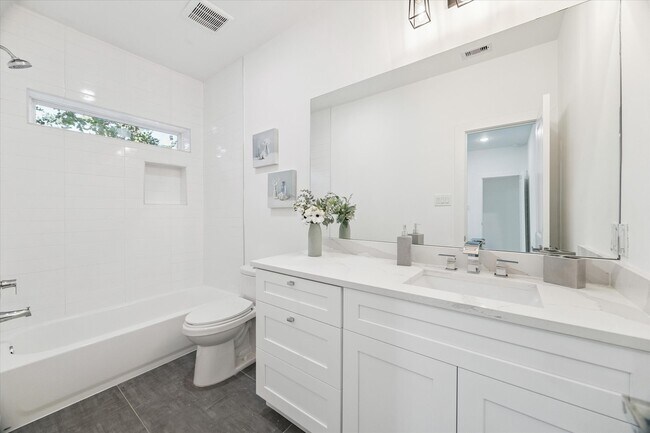 Foto del edificio - 2122 Oatfield Dr