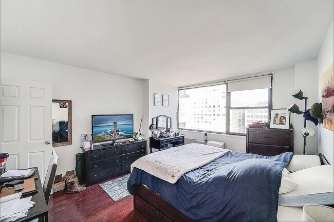 Foto del edificio - 270 Marin Blvd