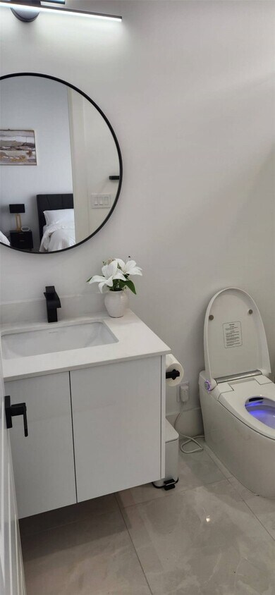 Foto principal - 5702 Fairdale Ln