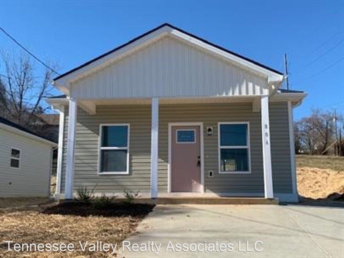 Foto principal - 2 br, 1 bath House - 804 West Oak Hill Avenue