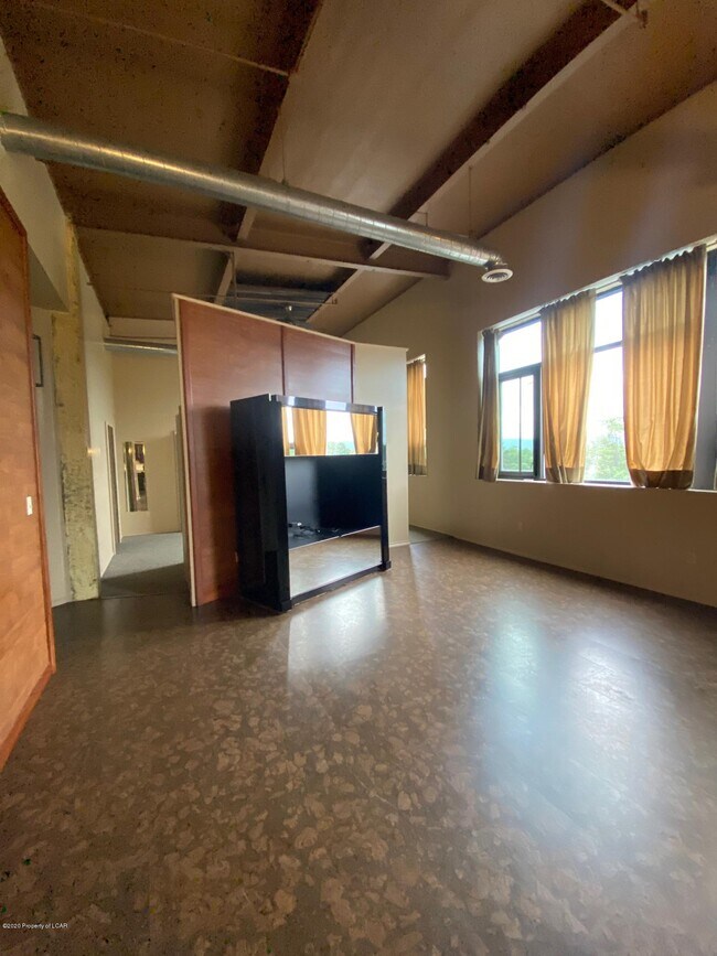 Building Photo - 900 Rutter Ave