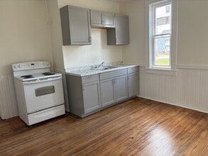 Building Photo - 44 Grove St