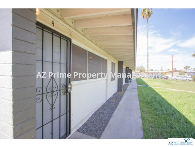Building Photo - 2139 W Devonshire Ave
