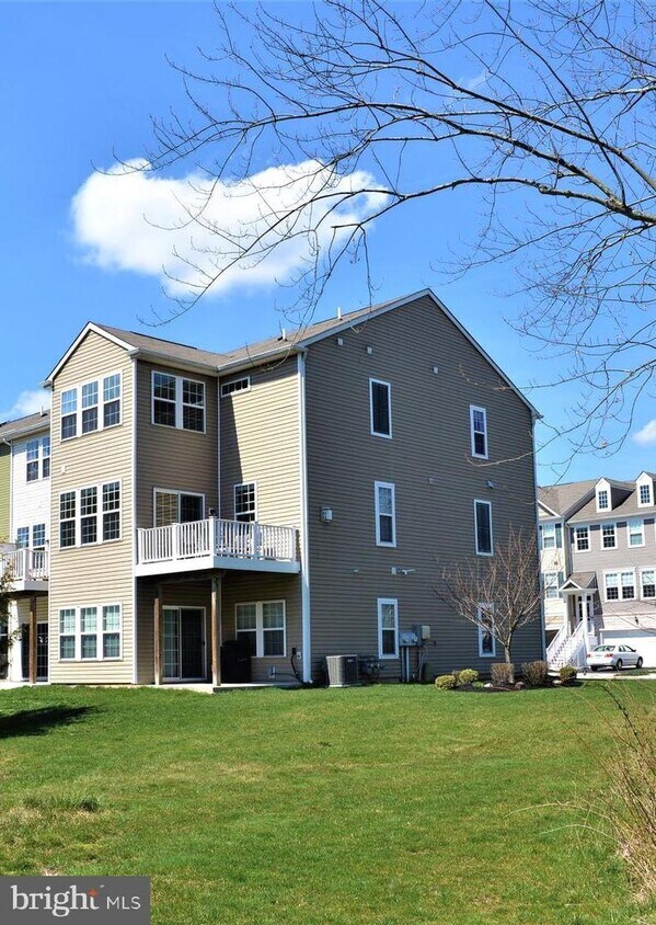 Primary Photo - 1800 Pinnacle Dr