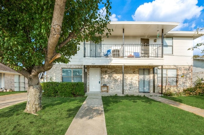 Photo - 3309 Fallmeadow St (Denton, TX) House
