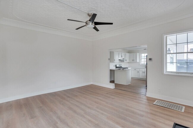 Building Photo - Beautiful 2 Bed, 1 Bath Home in Bloomfield...