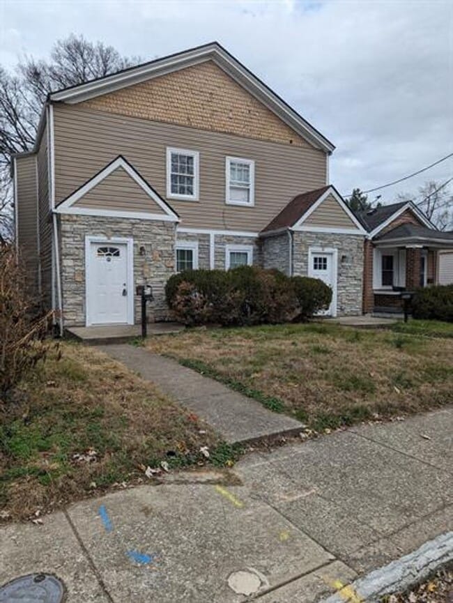 Building Photo - 2115 Bradley Ave