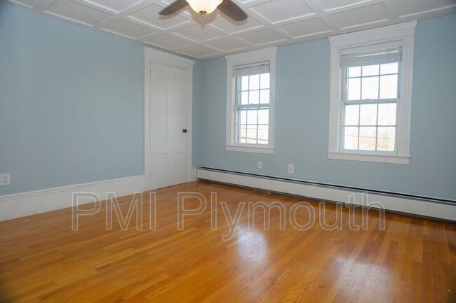 Building Photo - 37 Mayflower St
