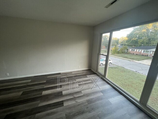 Foto del edificio - 1604 W Broadway St