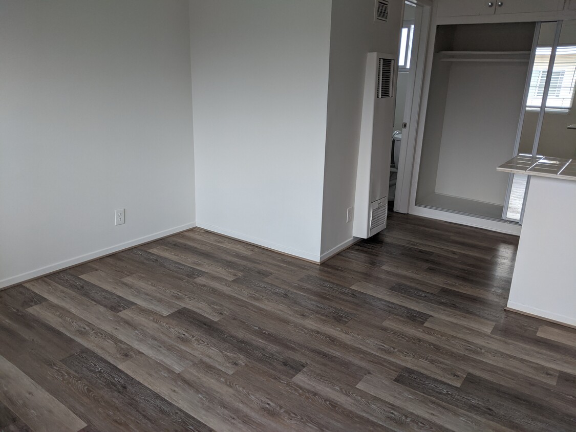 Building Photo - Sea Haven Pool Apartments