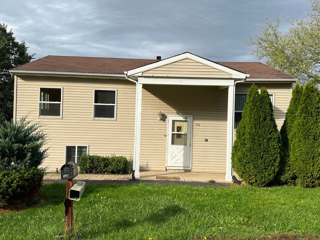 120 Geneva Terrace, Round Lake Beach, IL 60073 House Rental in Round