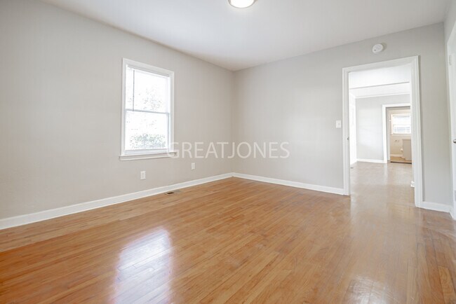 Foto del edificio - REDUCED! - NOW OFFERING 1-MONTH FREE OFF F...